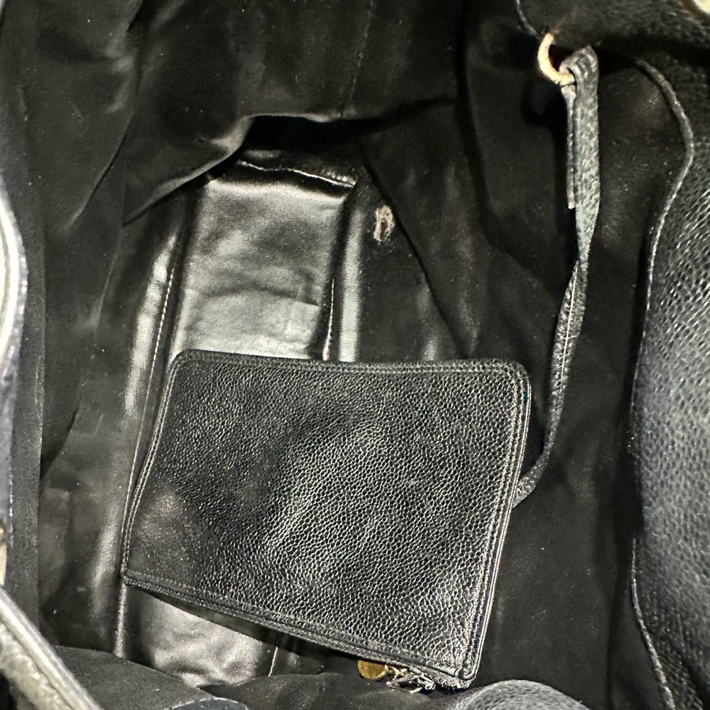 CHANEL Black and Gold Shoulder Bag - Picture 3 of 16